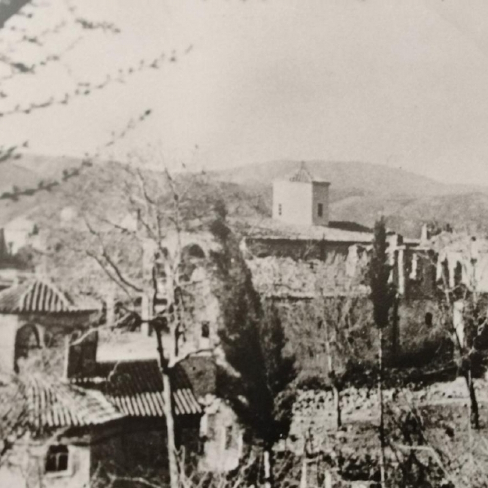 (εικ. 7) Η Ιστορική Μονή της Αγίας Λαύρας κατεστραμένη από τα γερμανικά στρατεύματα κατοχής.